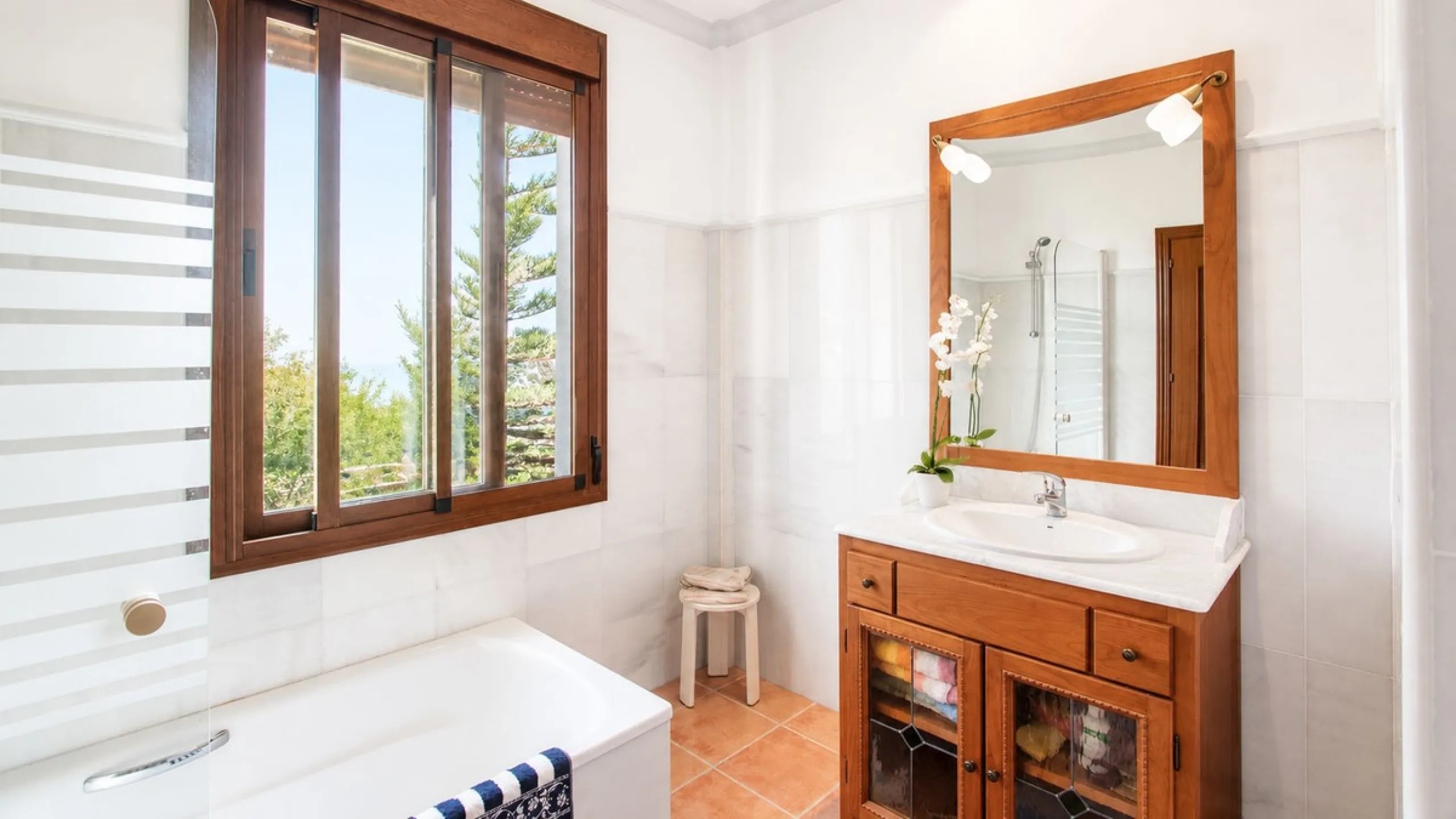 Charming Country Estate in El Padrón, Estepona — Just 5 Minutes from the Beach and Laguna Village