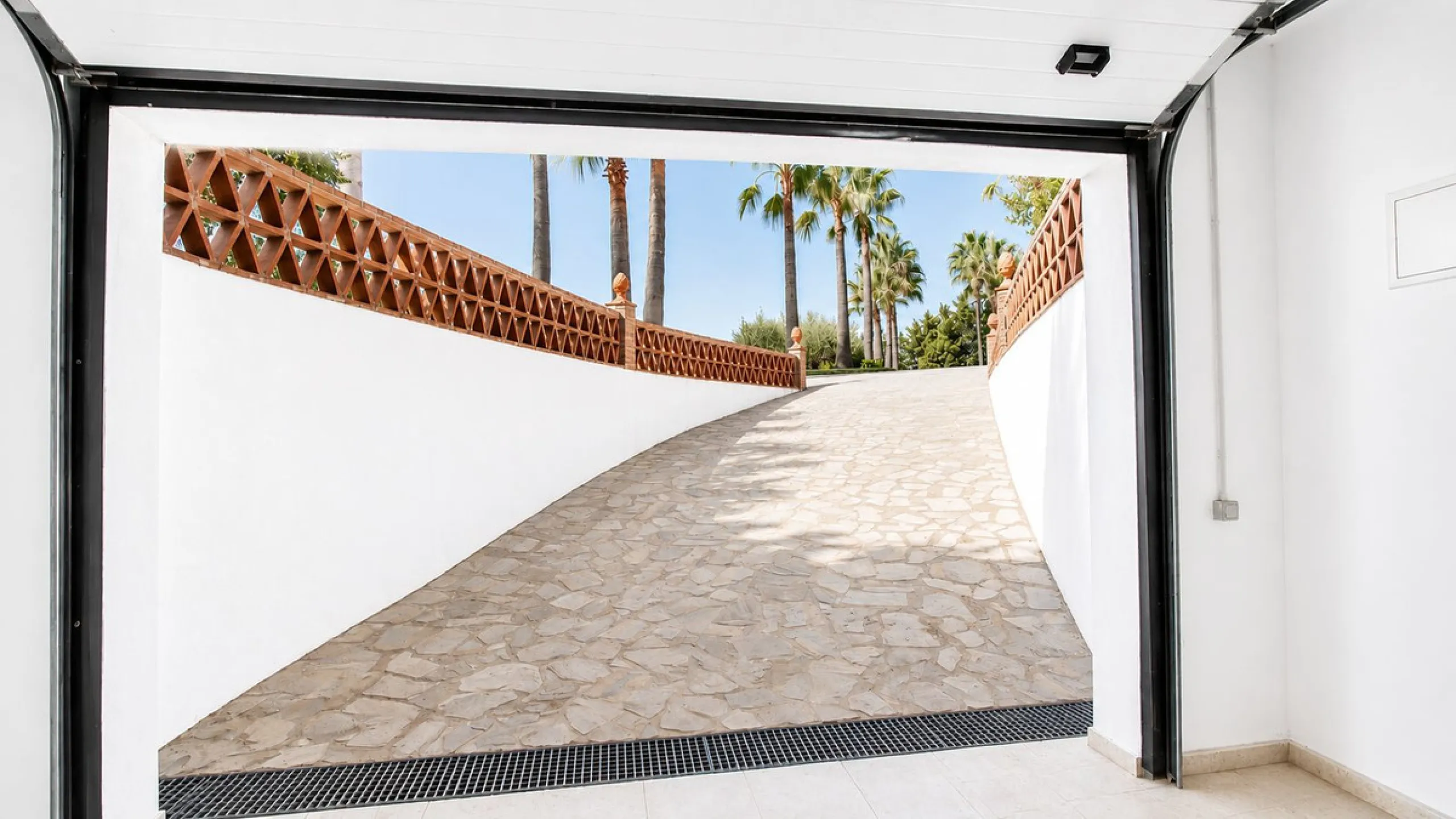 Charming Country Estate in El Padrón, Estepona — Just 5 Minutes from the Beach and Laguna Village