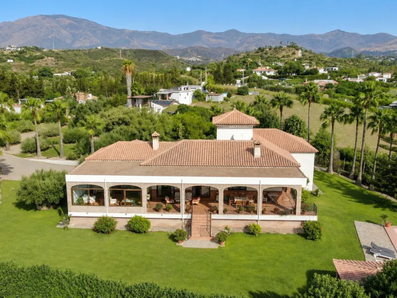 Charming Country Estate in El Padrón, Estepona — Just 5 Minutes from the Beach and Laguna Village