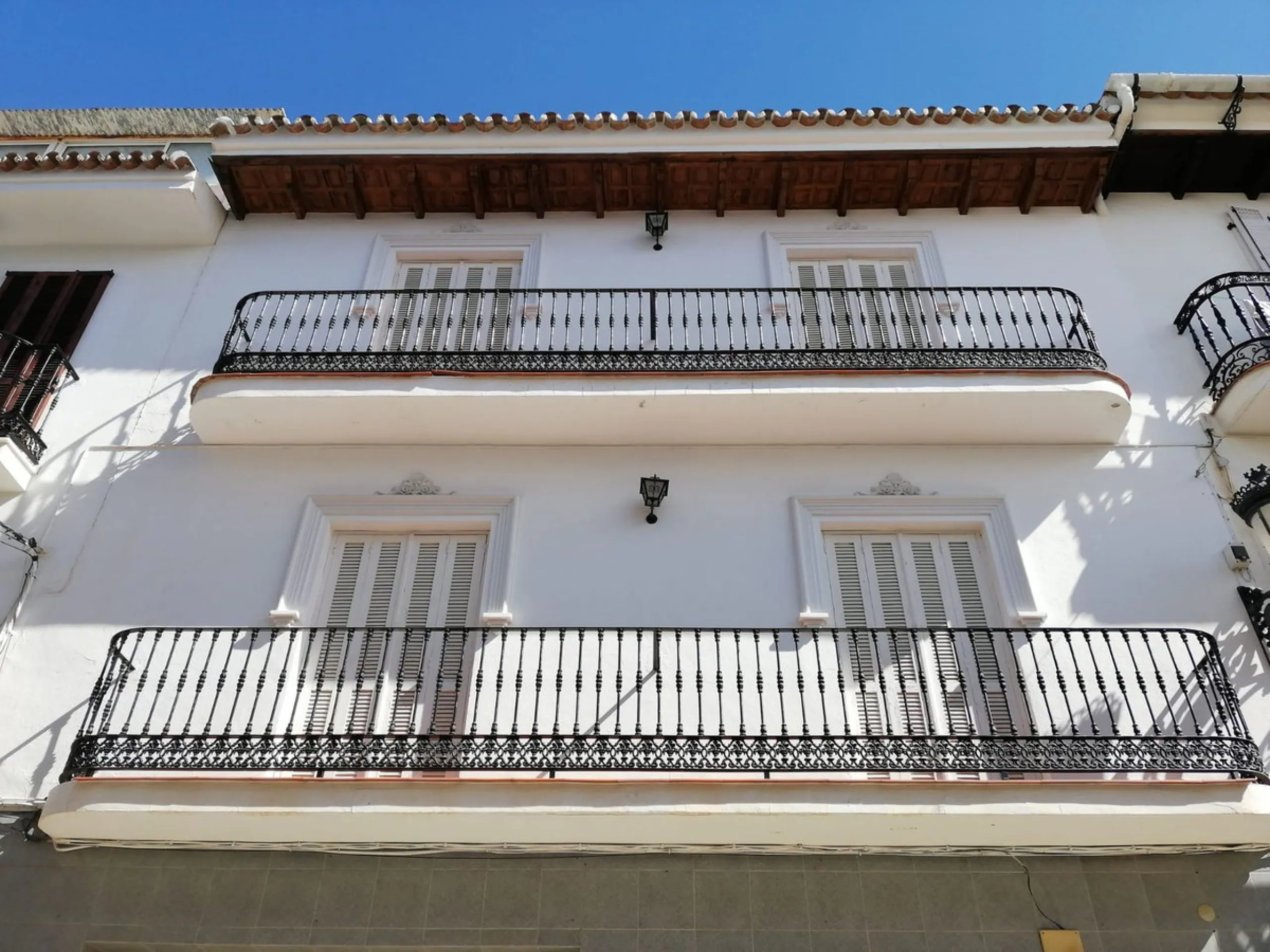 Spacious Townhouse with Commercial Potential in the Heart of Alhaurín el Grande