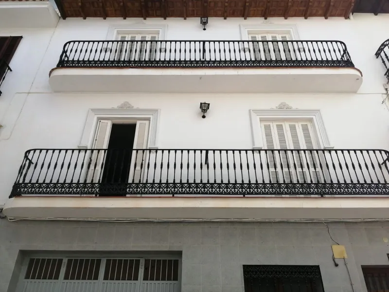 Spacious Townhouse with Commercial Potential in the Heart of Alhaurín el Grande
