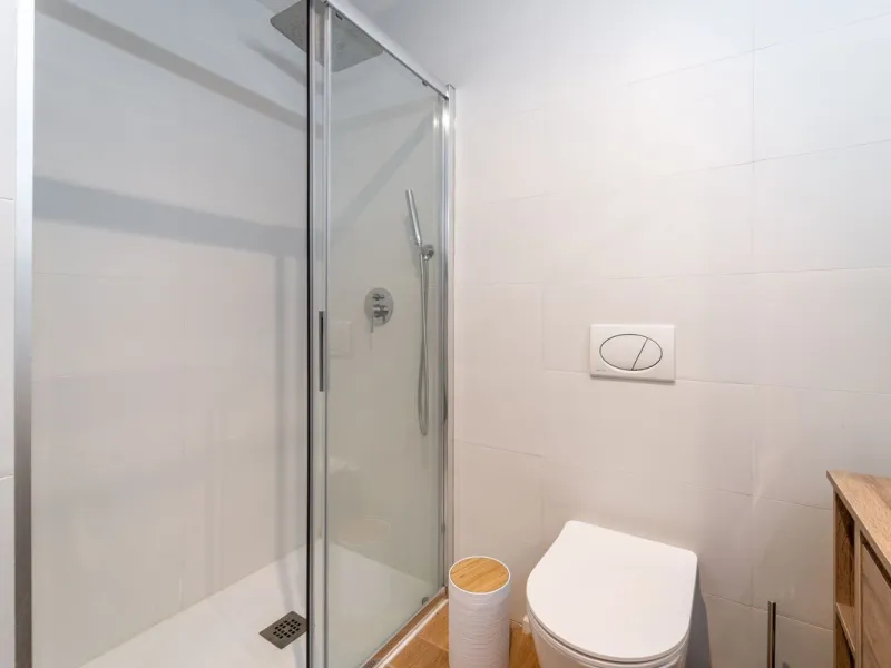Elegant south facing apartment, in an exclusive urbanization in El Higuerón area, with 3 bedrooms, 2 bathrooms, spacious living-dining room, open plan kitchen fully furnished and equipped with electrical appliances, spacious terrace of 25m2 with urban and