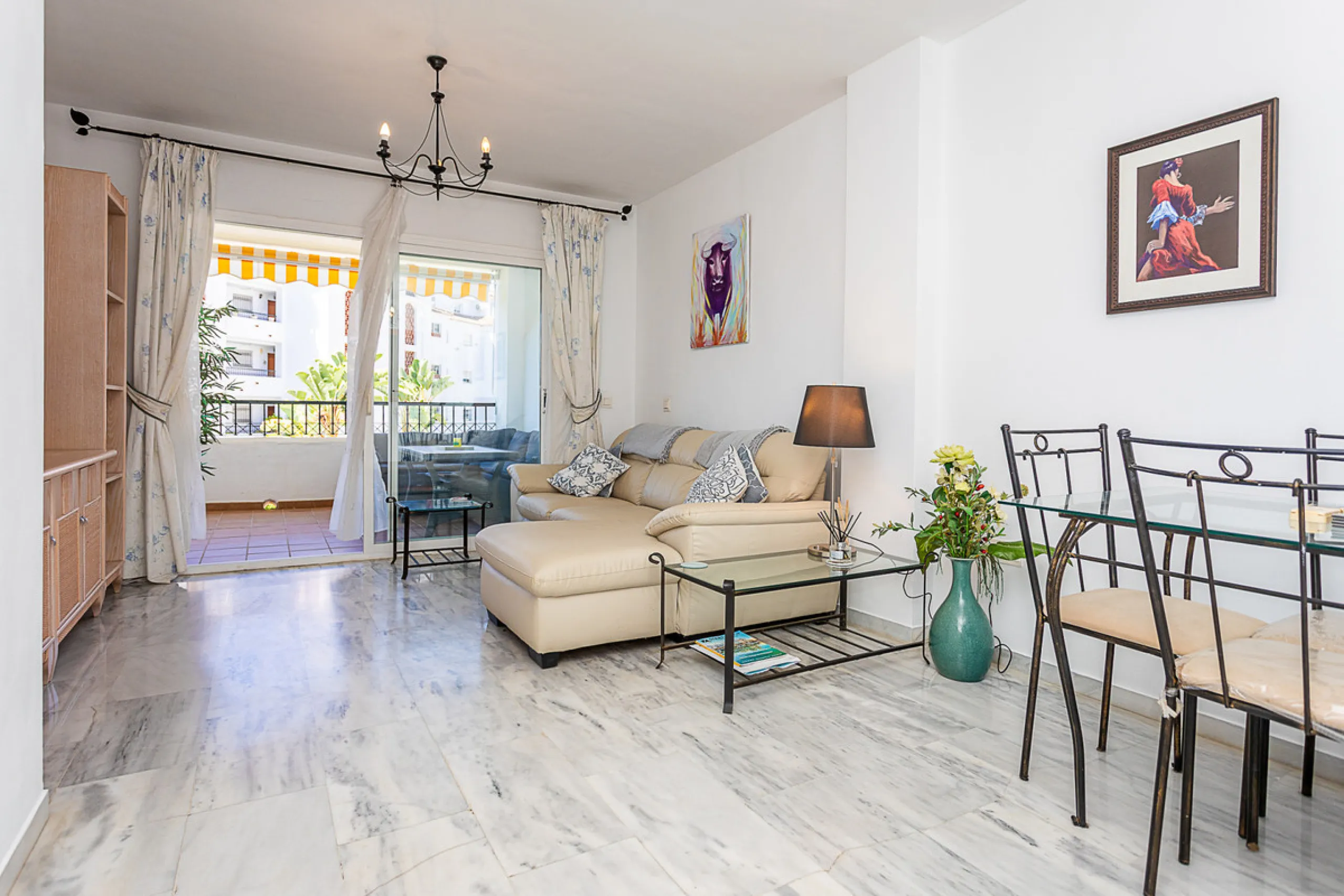 This two-bedroom apartment is situated in one of the most sought-after complexes in the area, offering an ideal blend of comfort and convenience.