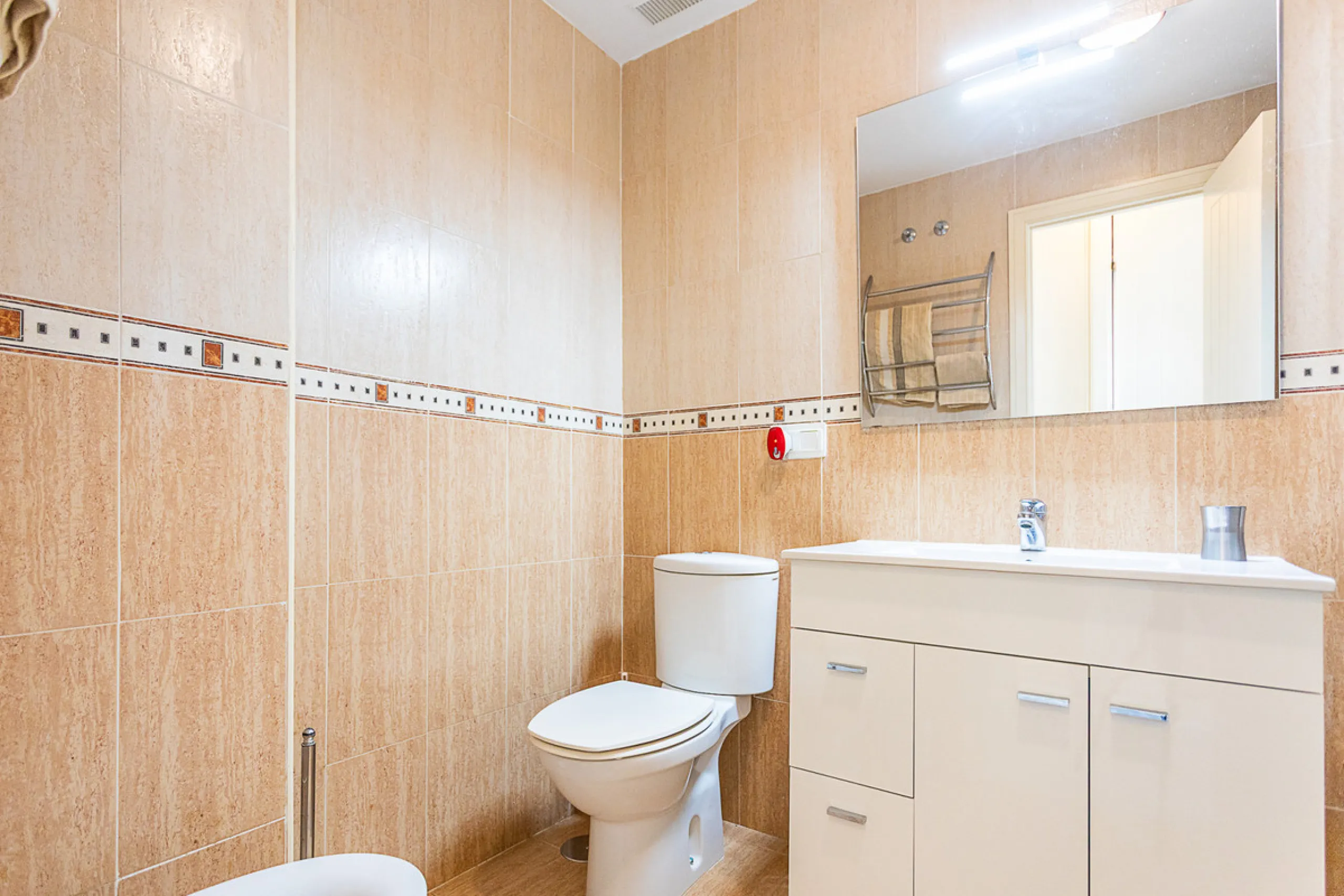 This two-bedroom apartment is situated in one of the most sought-after complexes in the area, offering an ideal blend of comfort and convenience.