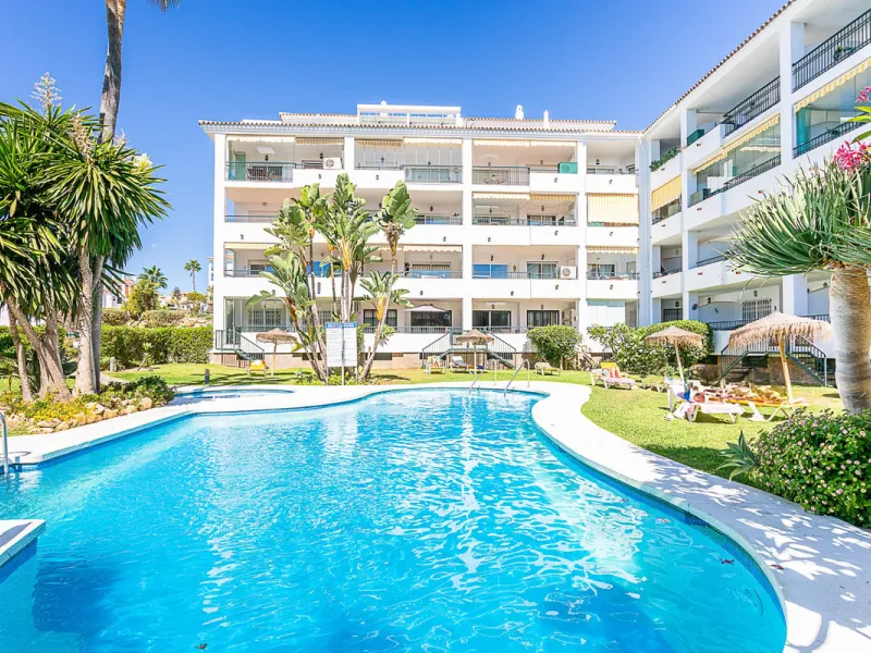 This two-bedroom apartment is situated in one of the most sought-after complexes in the area, offering an ideal blend of comfort and convenience.