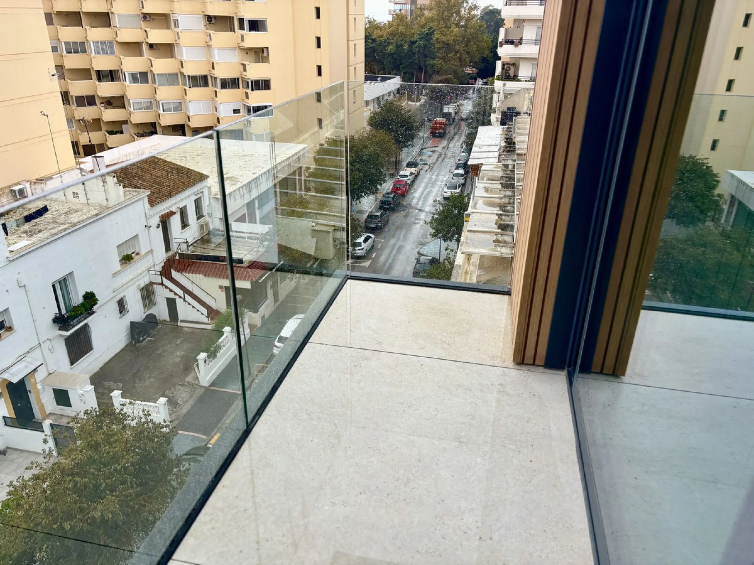 Apartment - Middle Floor Apartment в продаже в Marbella, Málaga. В доме 3 спален и 2 ванных комнат. Площадь дома 143 м²