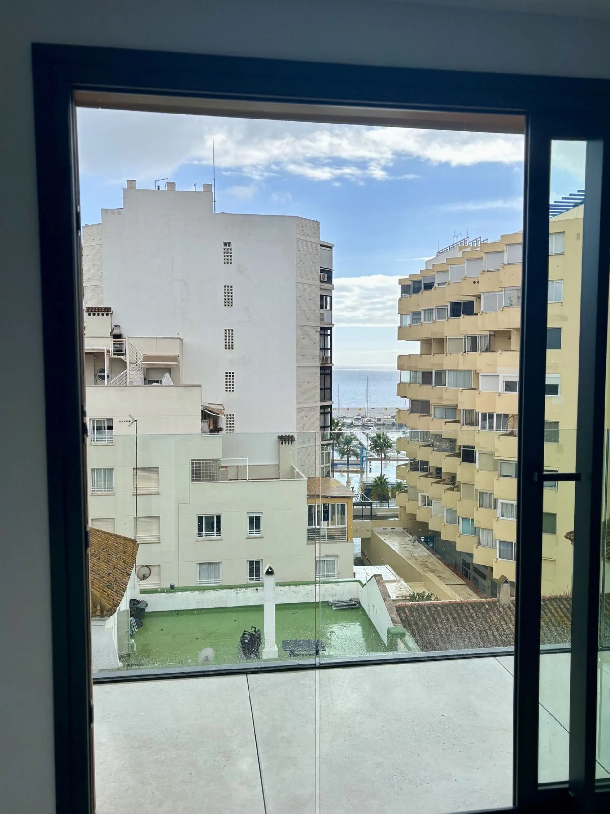 Apartment - Middle Floor Apartment в продаже в Marbella, Málaga. В доме 3 спален и 2 ванных комнат. Площадь дома 143 м²