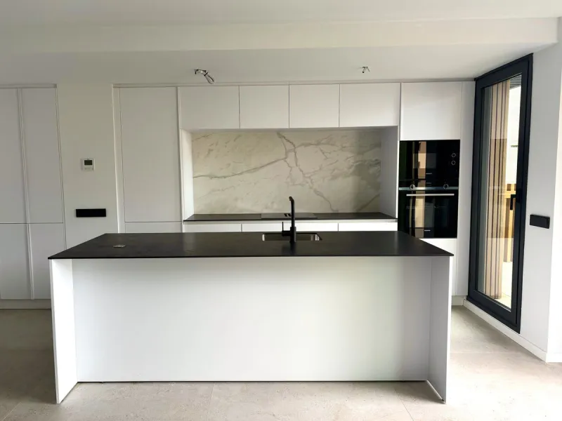 Apartment - Middle Floor Apartment в продаже в Marbella, Málaga. В доме 3 спален и 2 ванных комнат. Площадь дома 143 м²