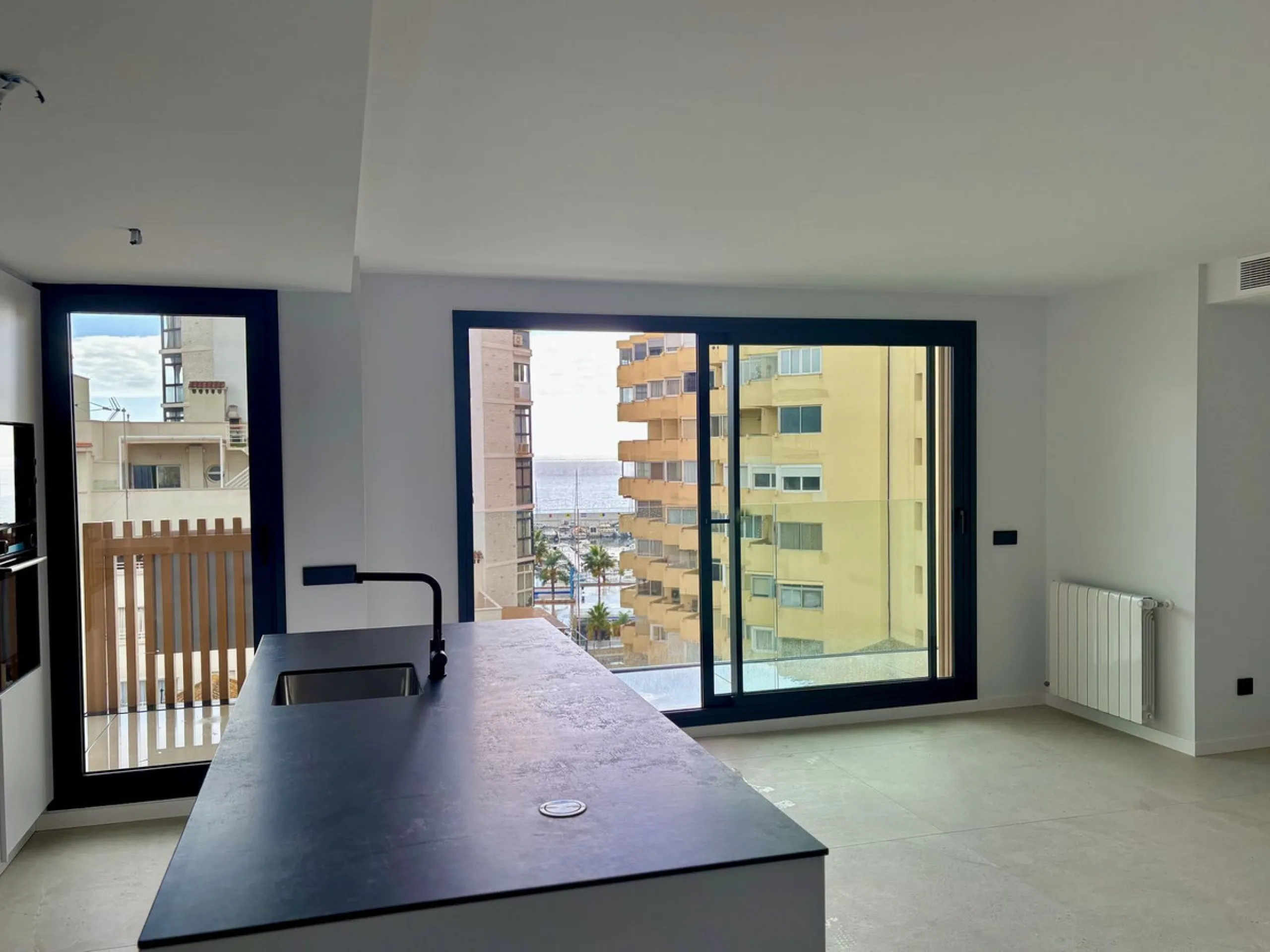 Apartment - Middle Floor Apartment в продаже в Marbella, Málaga. В доме 3 спален и 2 ванных комнат. Площадь дома 143 м²