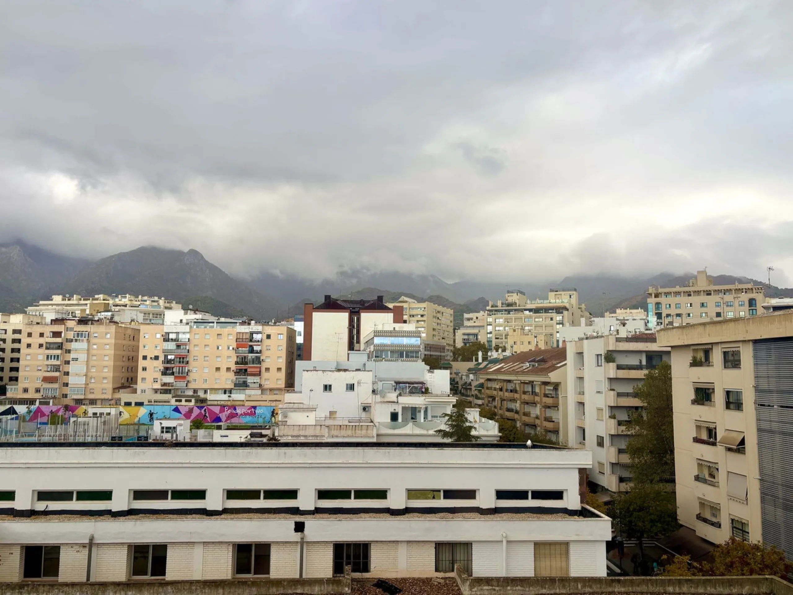 Apartment - Middle Floor Apartment в продаже в Marbella, Málaga. В доме 3 спален и 2 ванных комнат. Площадь дома 143 м²