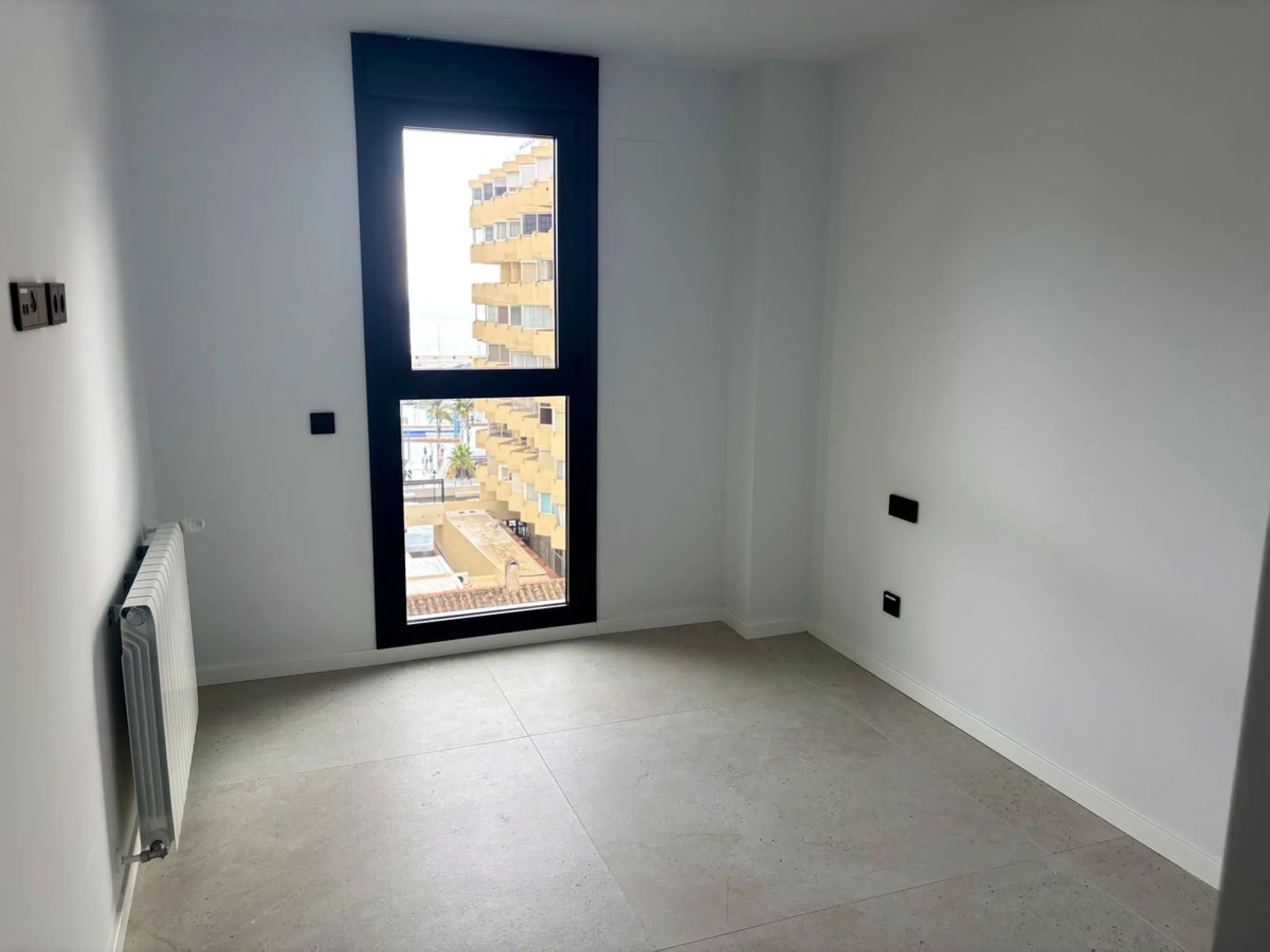 Apartment - Middle Floor Apartment в продаже в Marbella, Málaga. В доме 3 спален и 2 ванных комнат. Площадь дома 143 м²