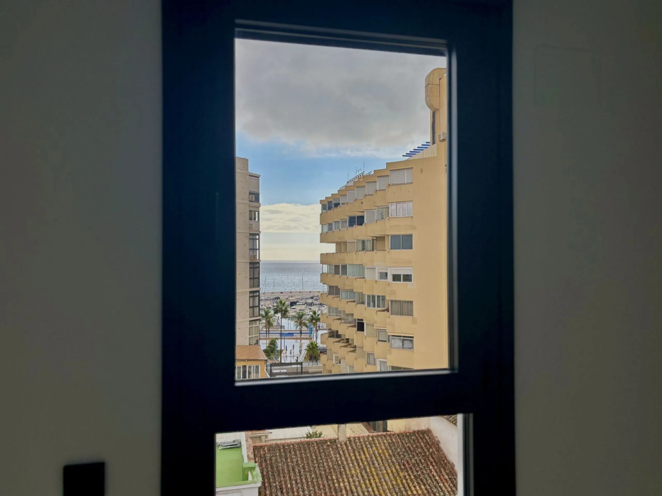Apartment - Middle Floor Apartment в продаже в Marbella, Málaga. В доме 3 спален и 2 ванных комнат. Площадь дома 143 м²