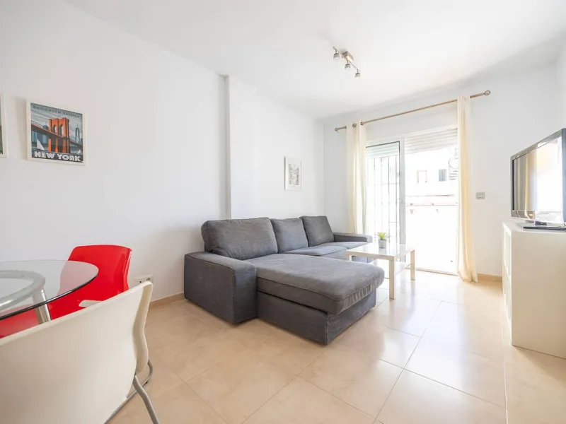 Turnkey 2-bed/1-bath apartment in the Chimeneas area of Nerja. Bright living-dining room, fully fitted kitchen and a separate laundry room. Sold fully furnished. Community pool.