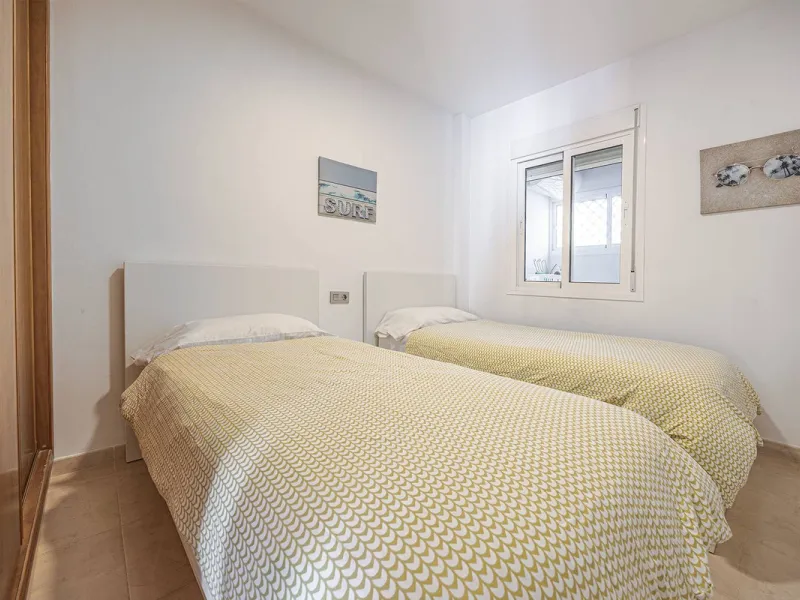 Turnkey 2-bed/1-bath apartment in the Chimeneas area of Nerja. Bright living-dining room, fully fitted kitchen and a separate laundry room. Sold fully furnished. Community pool.