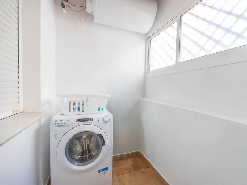 Turnkey 2-bed/1-bath apartment in the Chimeneas area of Nerja. Bright living-dining room, fully fitted kitchen and a separate laundry room. Sold fully furnished. Community pool.