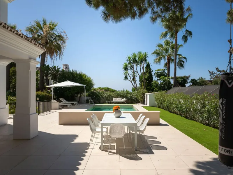 Lovely villa in Marbesa with 6 bedrooms, completely renovated in 2024.