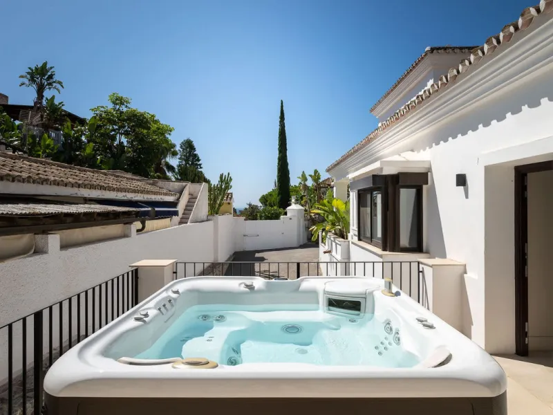Lovely villa in Marbesa with 6 bedrooms, completely renovated in 2024.