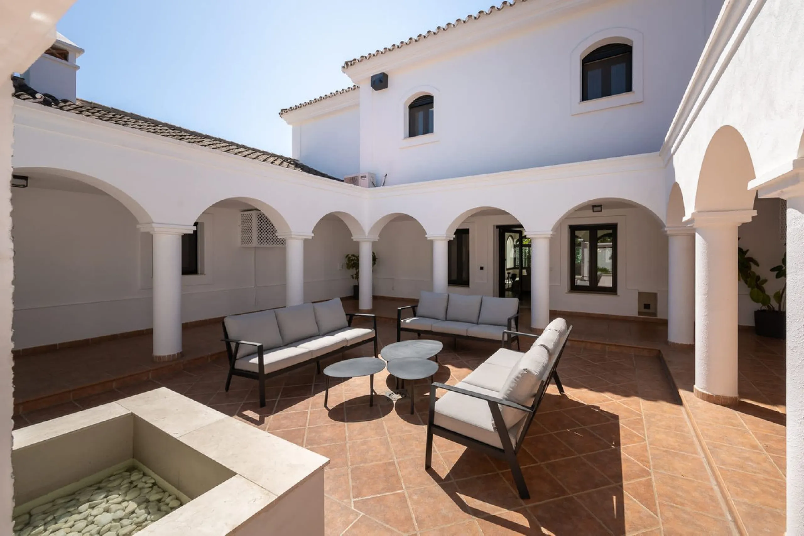 Lovely villa in Marbesa with 6 bedrooms, completely renovated in 2024.
