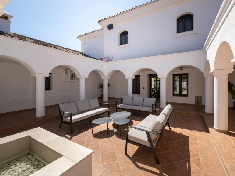 Lovely villa in Marbesa with 6 bedrooms, completely renovated in 2024.