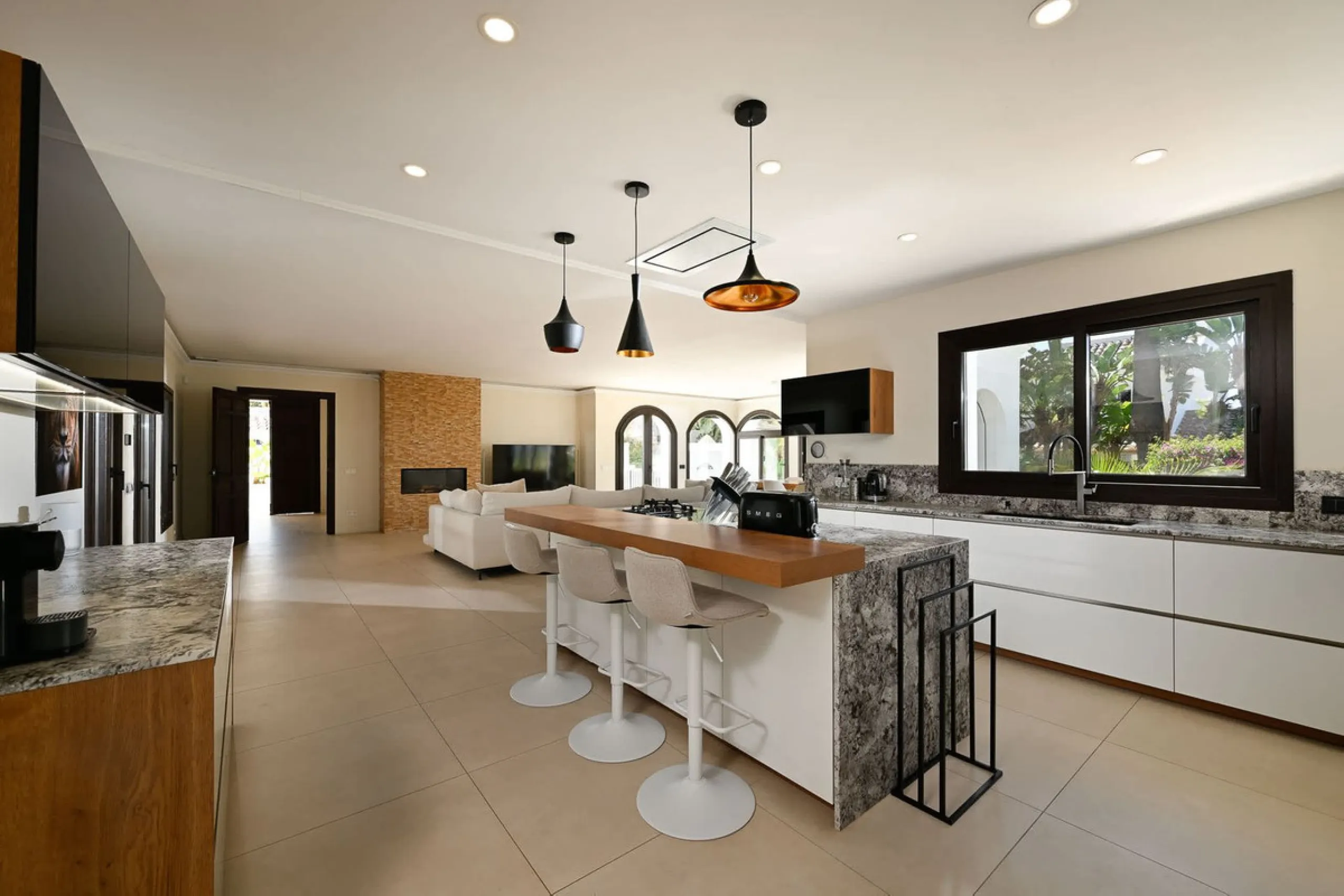 Lovely villa in Marbesa with 6 bedrooms, completely renovated in 2024.