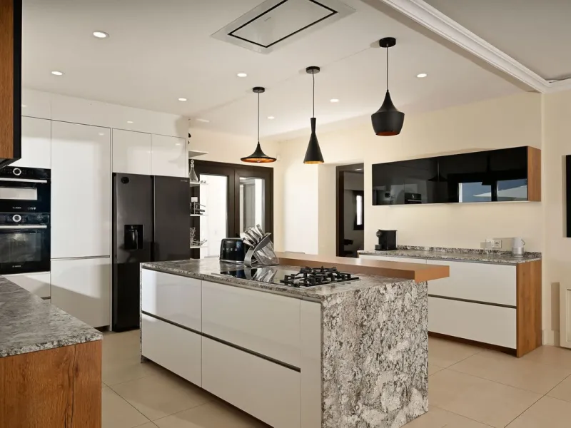 Lovely villa in Marbesa with 6 bedrooms, completely renovated in 2024.