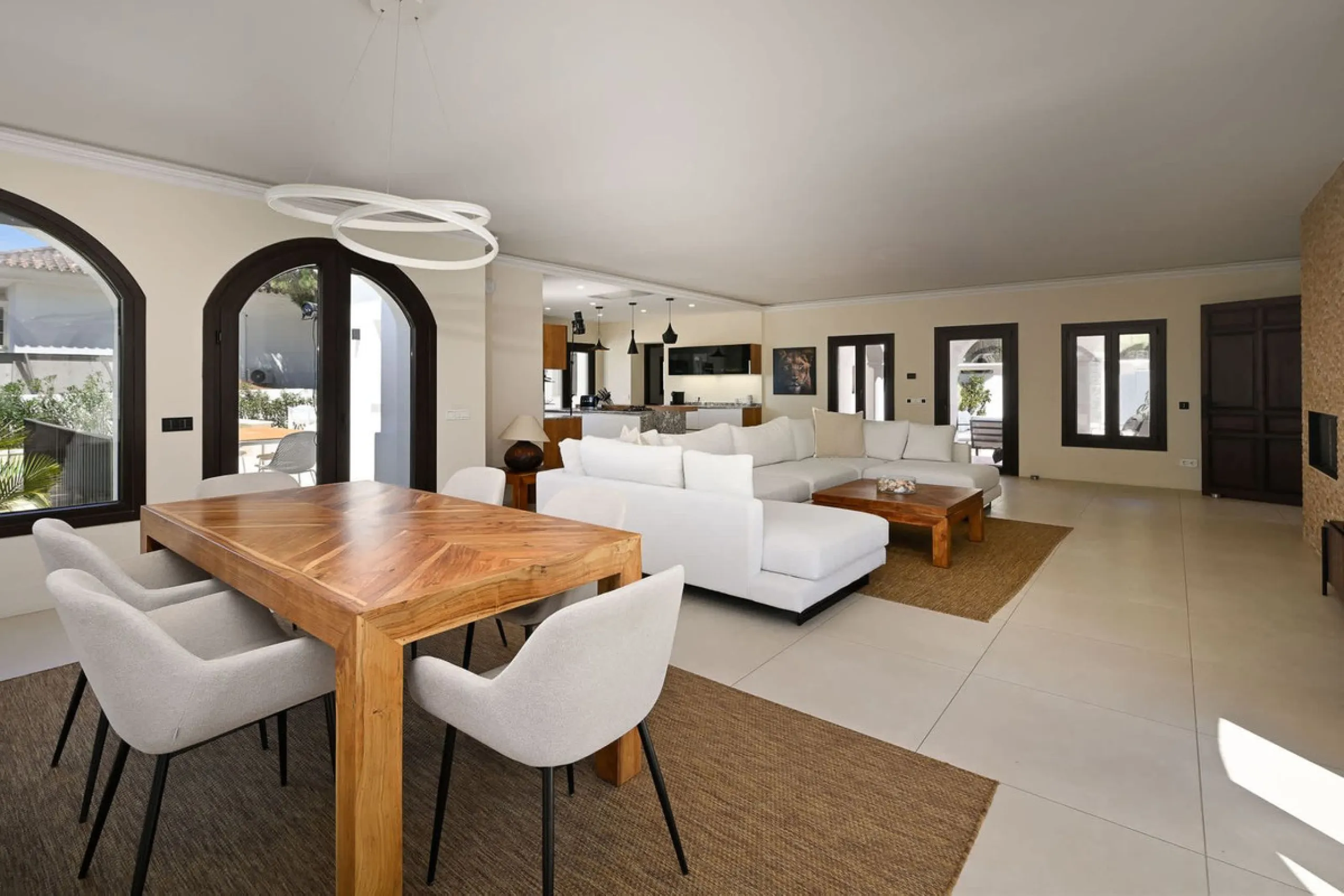 Lovely villa in Marbesa with 6 bedrooms, completely renovated in 2024.
