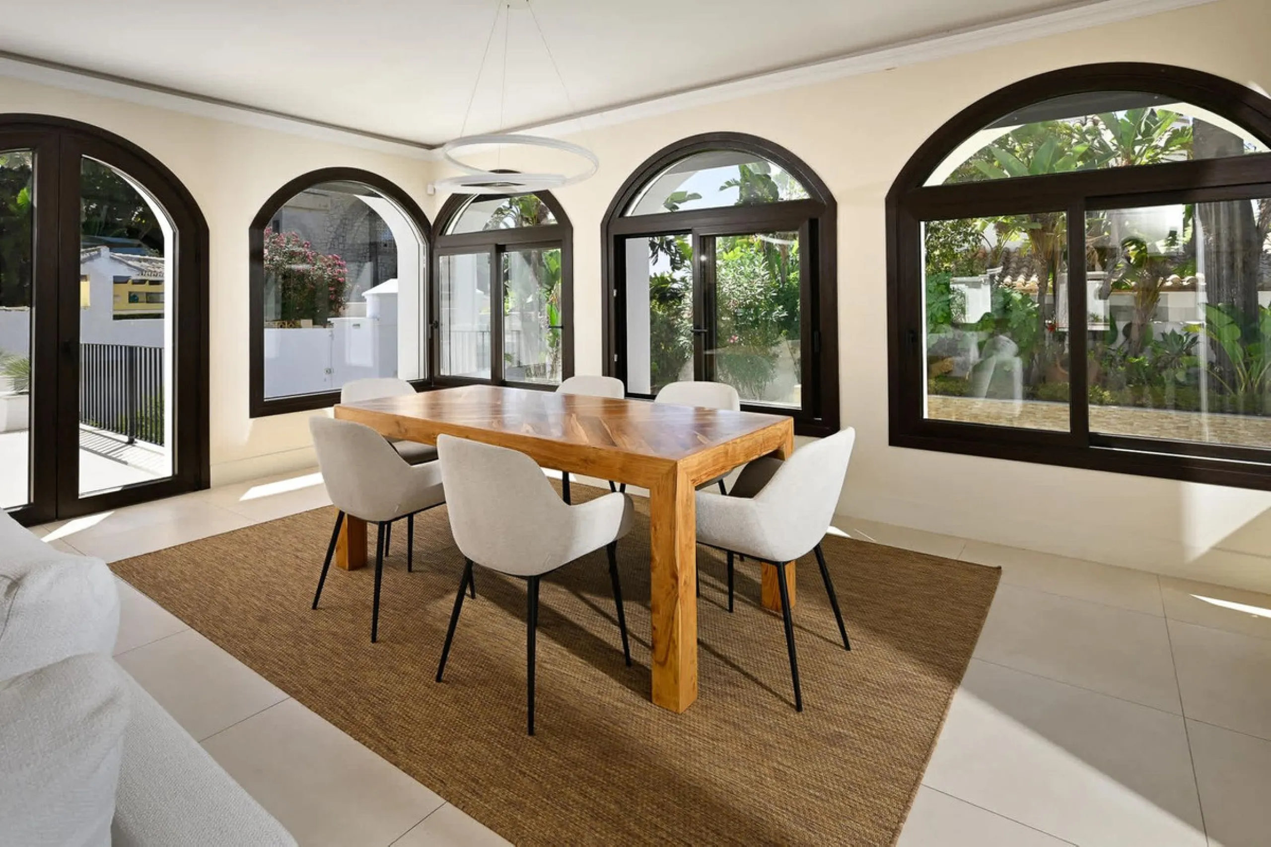 Lovely villa in Marbesa with 6 bedrooms, completely renovated in 2024.