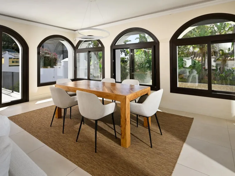 Lovely villa in Marbesa with 6 bedrooms, completely renovated in 2024.