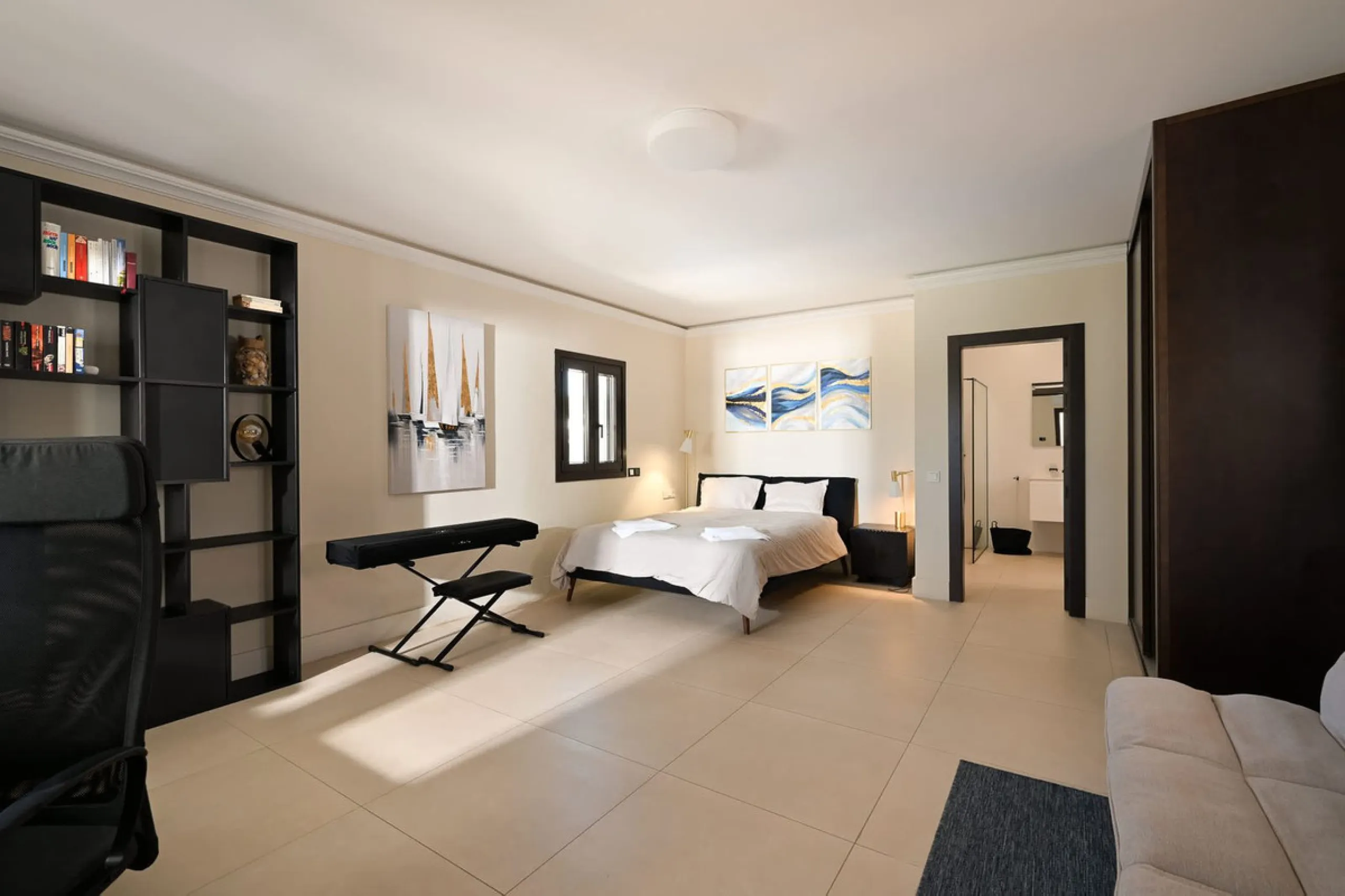 Lovely villa in Marbesa with 6 bedrooms, completely renovated in 2024.