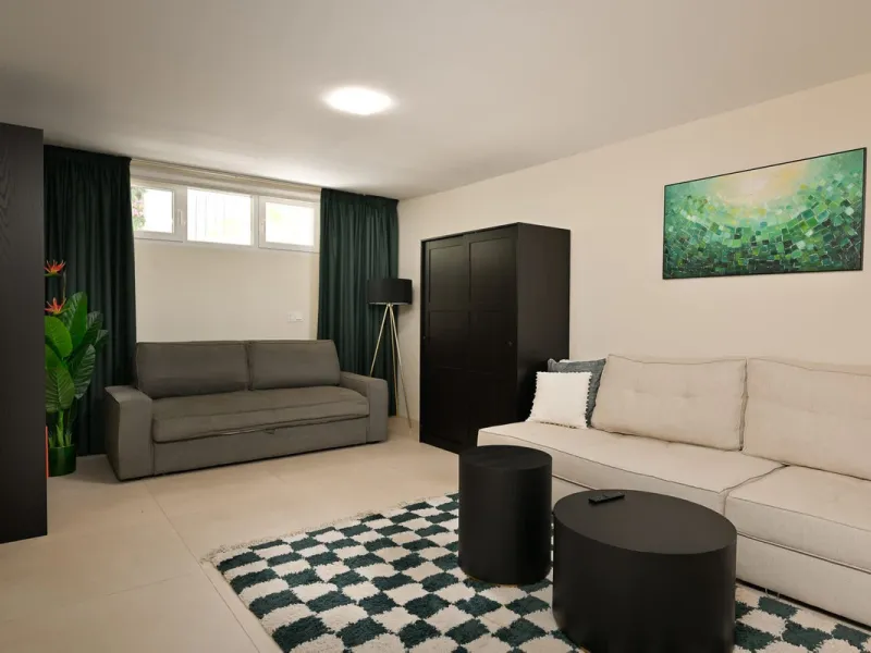 Lovely villa in Marbesa with 6 bedrooms, completely renovated in 2024.