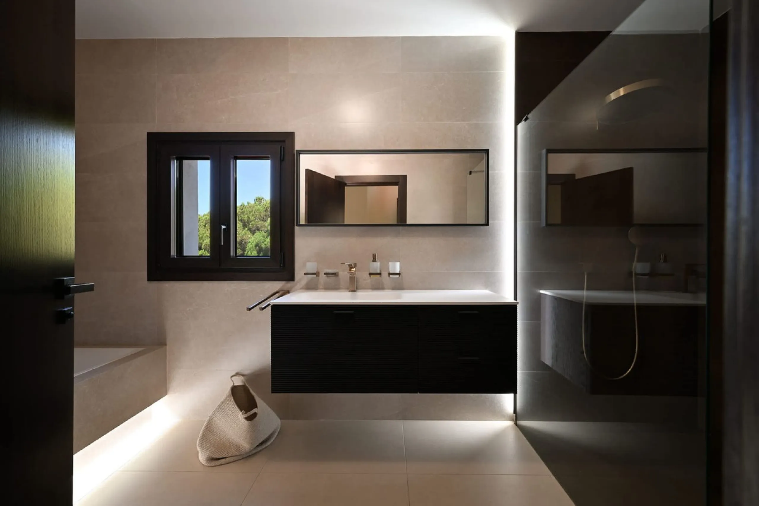 Lovely villa in Marbesa with 6 bedrooms, completely renovated in 2024.