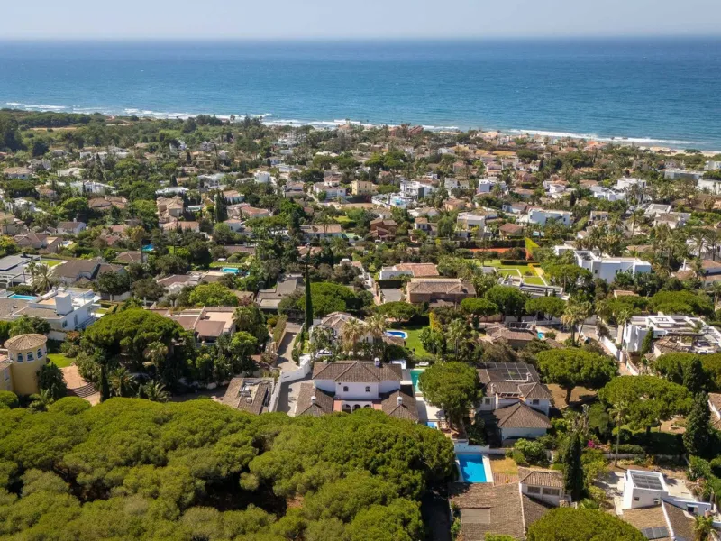 Lovely villa in Marbesa with 6 bedrooms, completely renovated in 2024.
