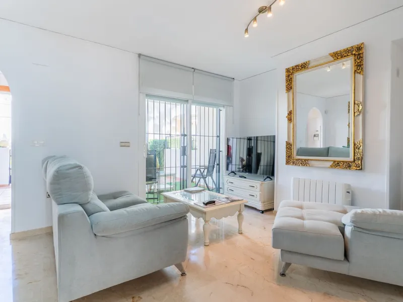 Beautiful townhouse located in the prestigious area of El Rosario, on the beachfront.