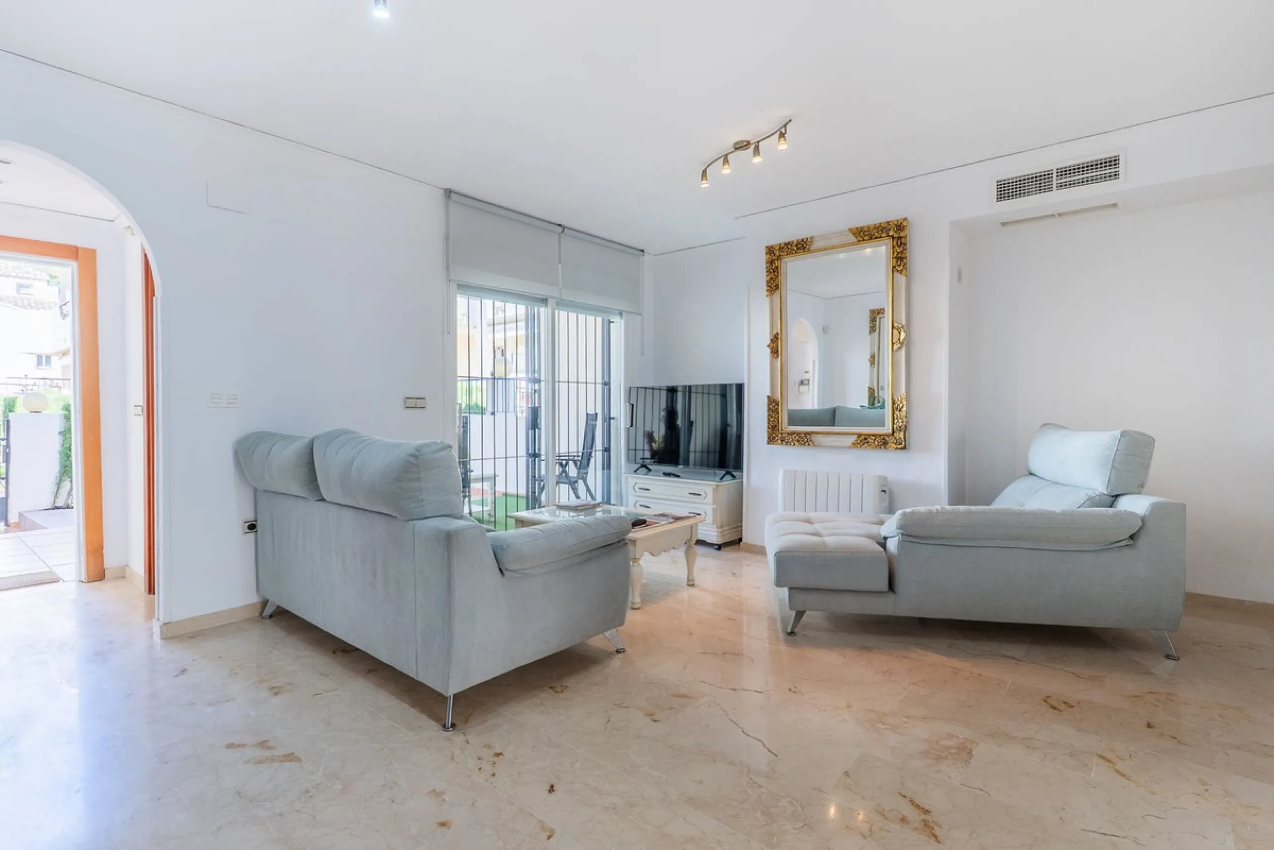 Beautiful townhouse located in the prestigious area of El Rosario, on the beachfront.