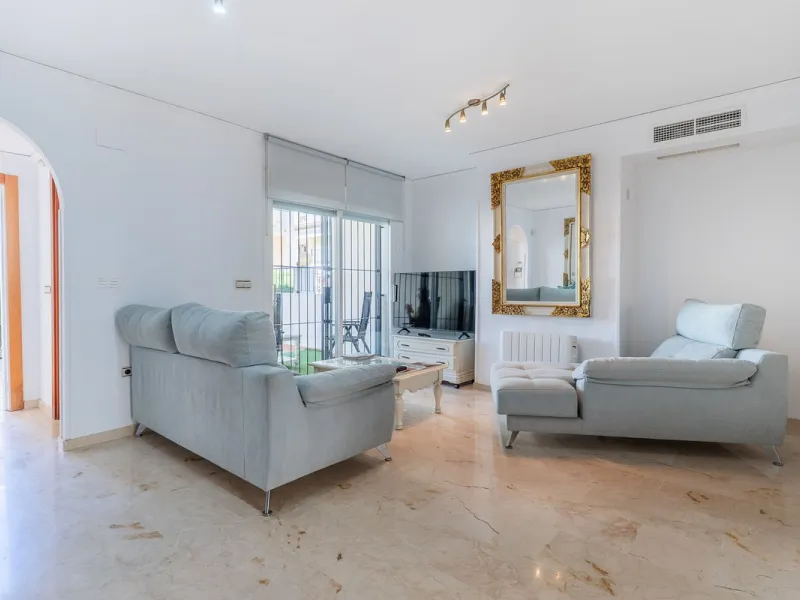 Beautiful townhouse located in the prestigious area of El Rosario, on the beachfront.