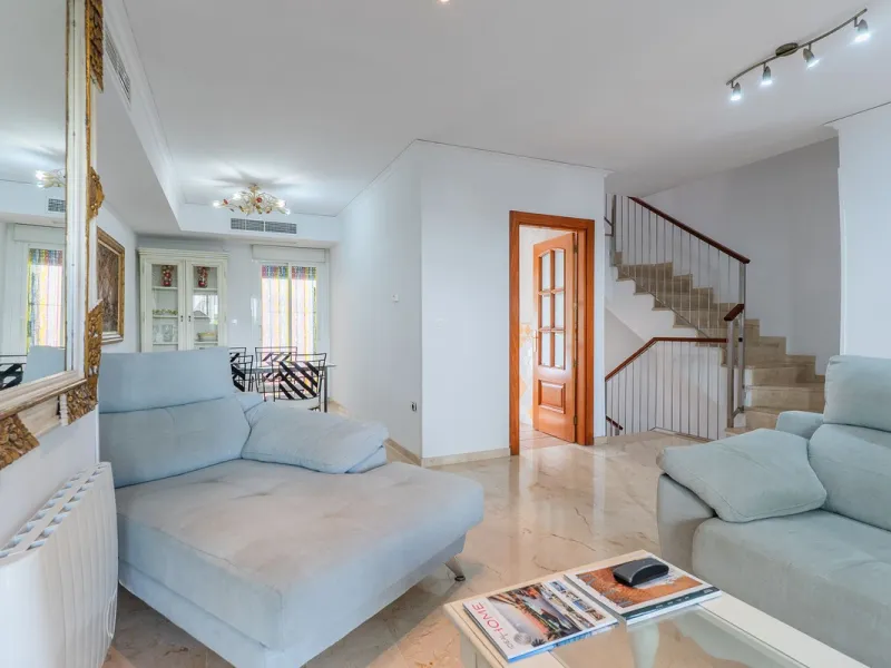 Beautiful townhouse located in the prestigious area of El Rosario, on the beachfront.