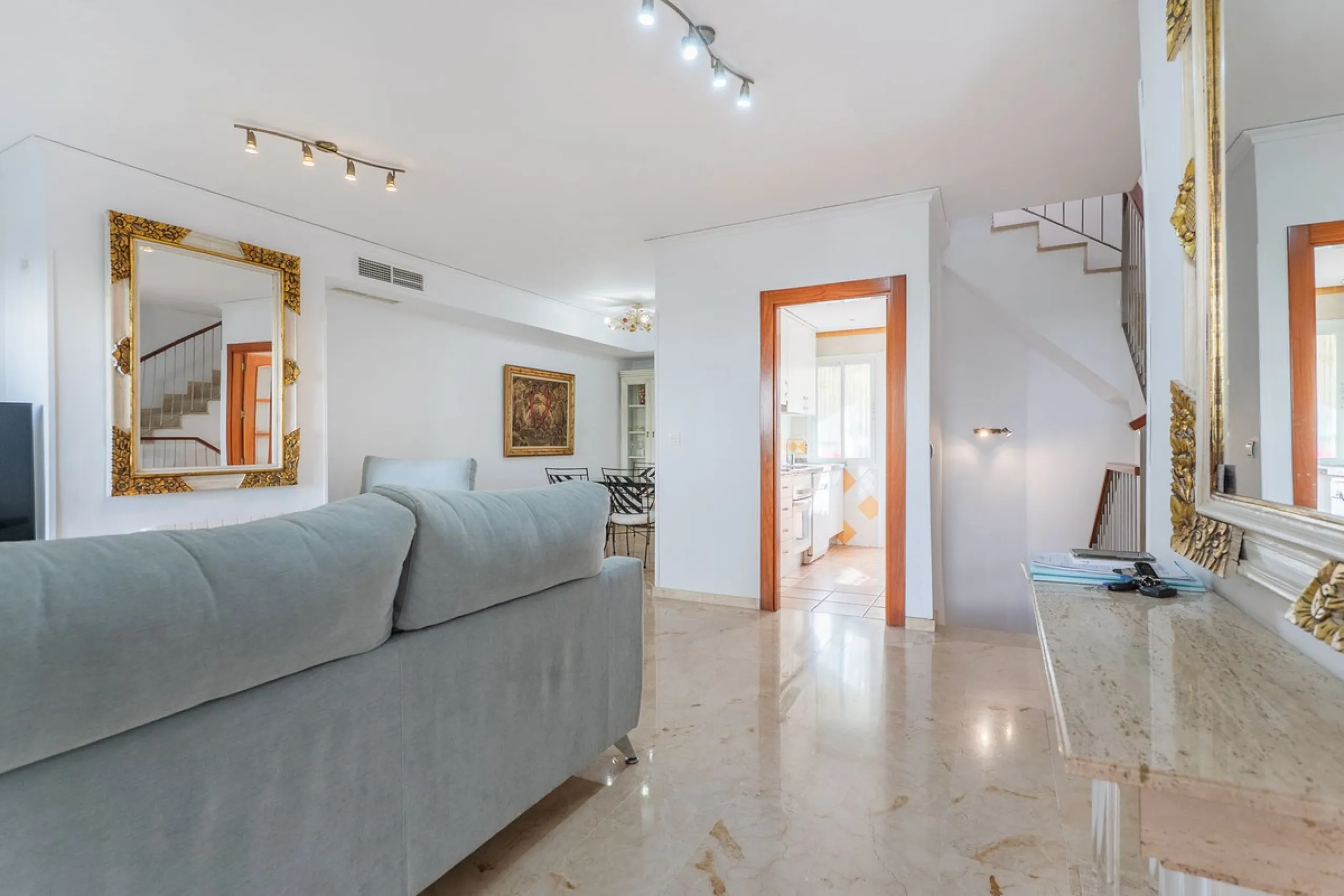 Beautiful townhouse located in the prestigious area of El Rosario, on the beachfront.
