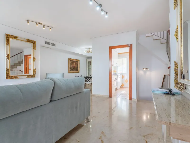 Beautiful townhouse located in the prestigious area of El Rosario, on the beachfront.