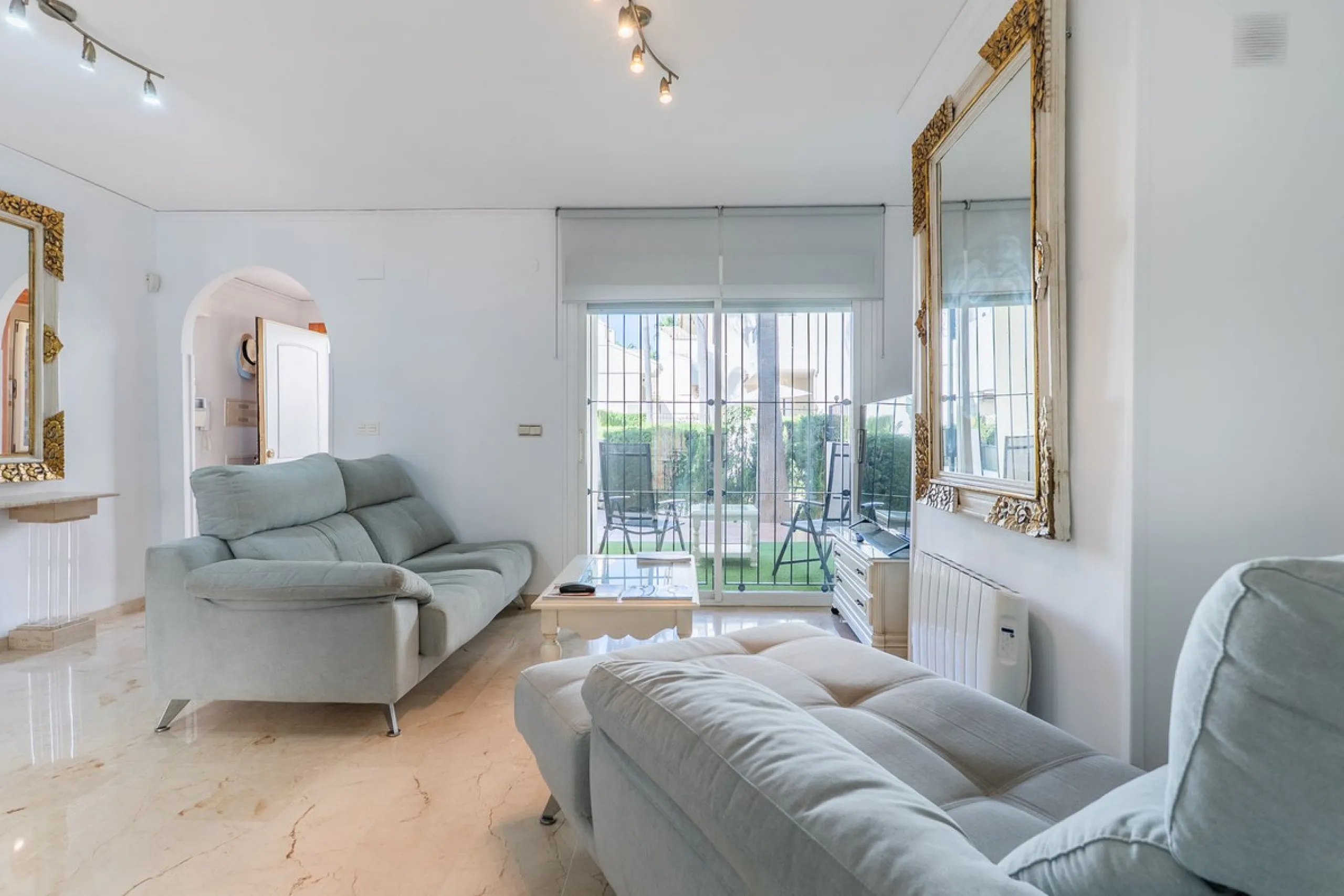 Beautiful townhouse located in the prestigious area of El Rosario, on the beachfront.