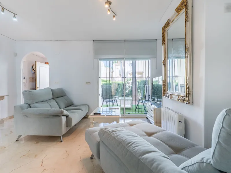 Beautiful townhouse located in the prestigious area of El Rosario, on the beachfront.