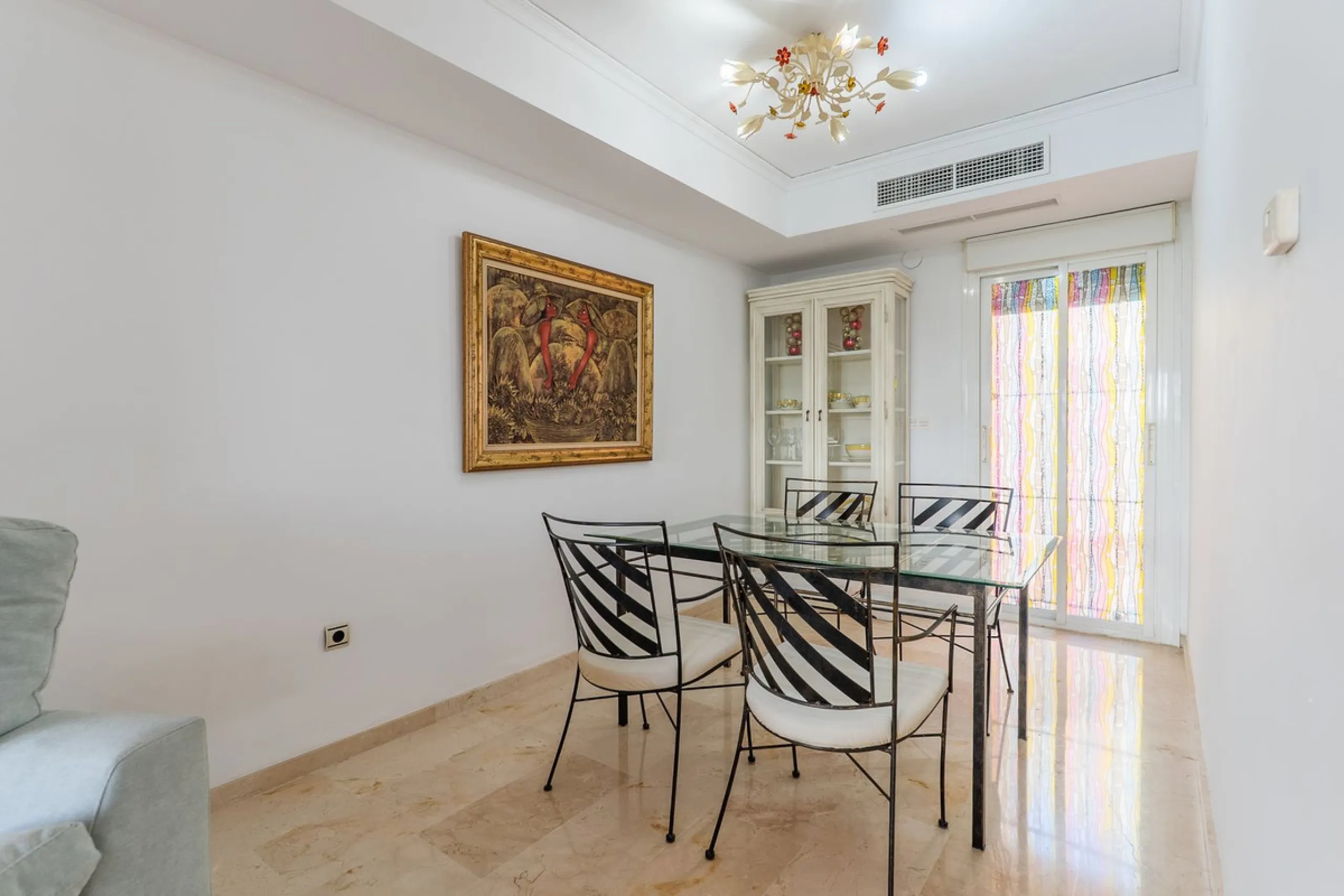 Beautiful townhouse located in the prestigious area of El Rosario, on the beachfront.