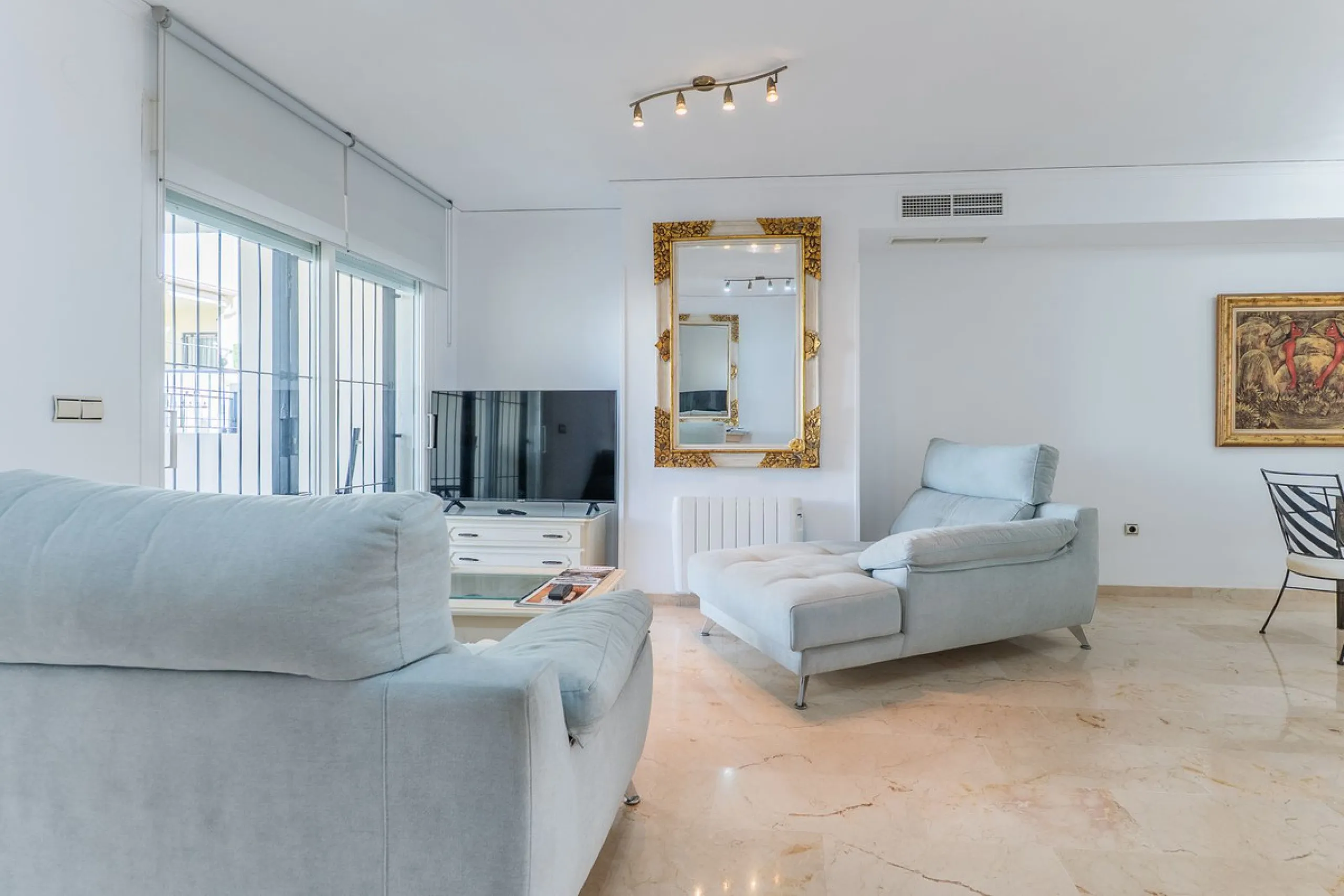 Beautiful townhouse located in the prestigious area of El Rosario, on the beachfront.