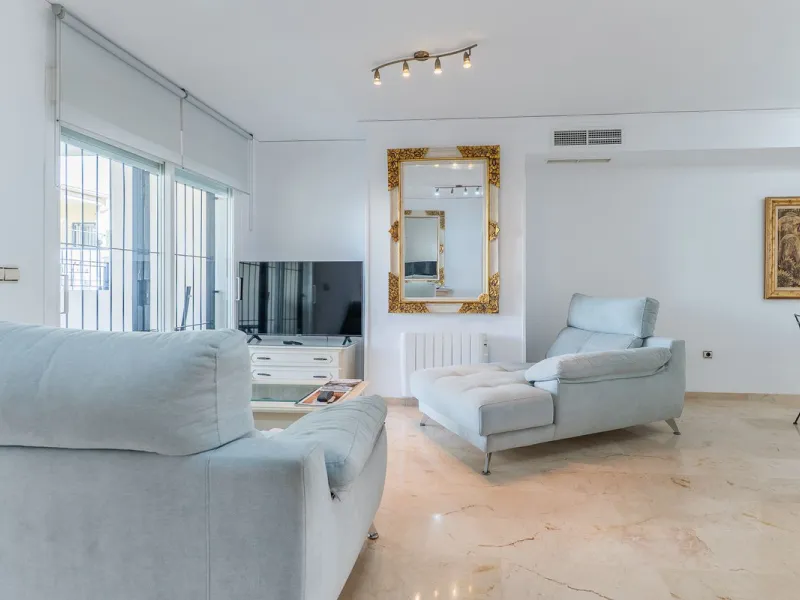 Beautiful townhouse located in the prestigious area of El Rosario, on the beachfront.