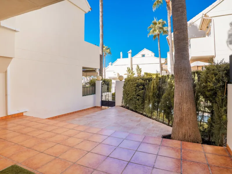 Beautiful townhouse located in the prestigious area of El Rosario, on the beachfront.