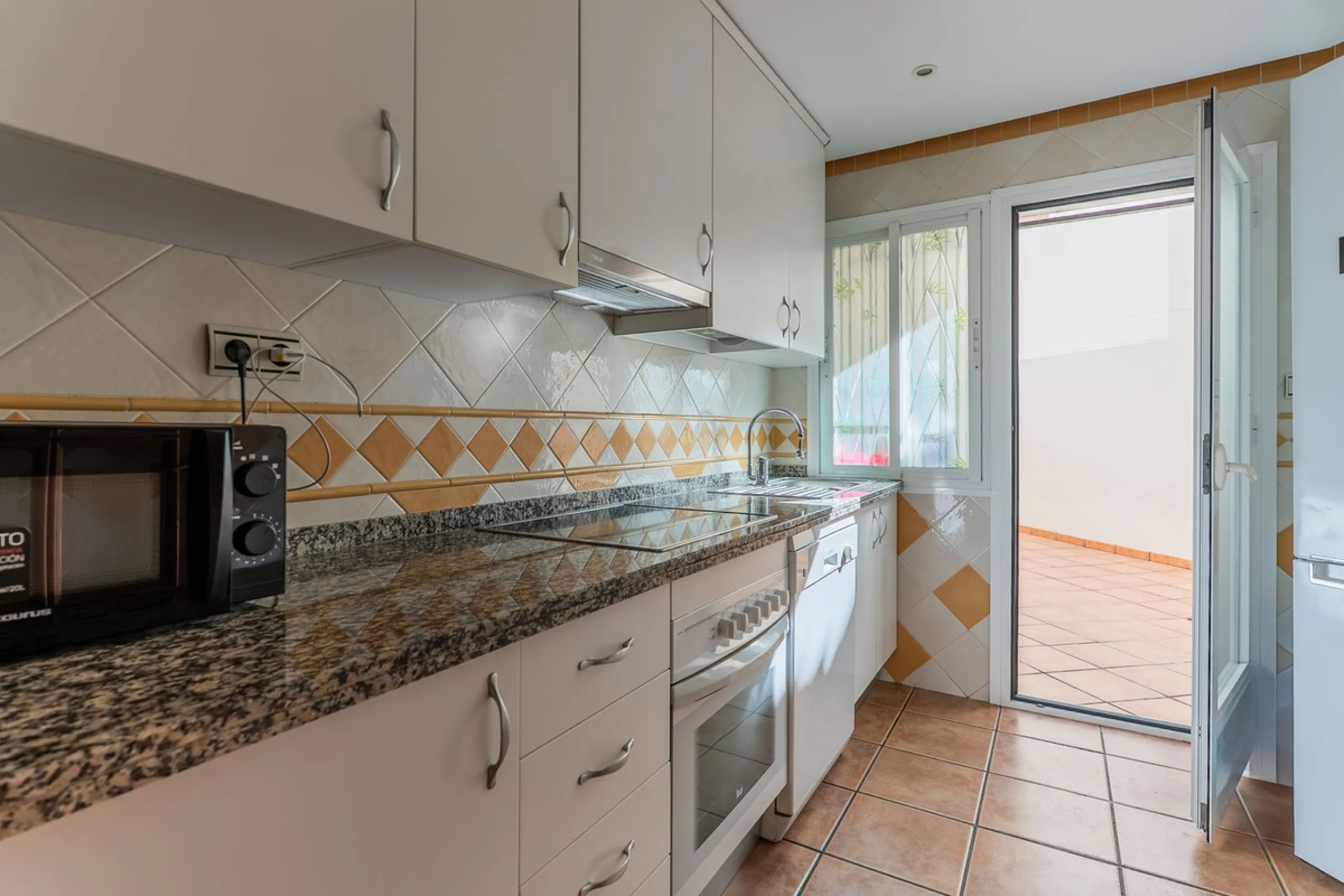 Beautiful townhouse located in the prestigious area of El Rosario, on the beachfront.