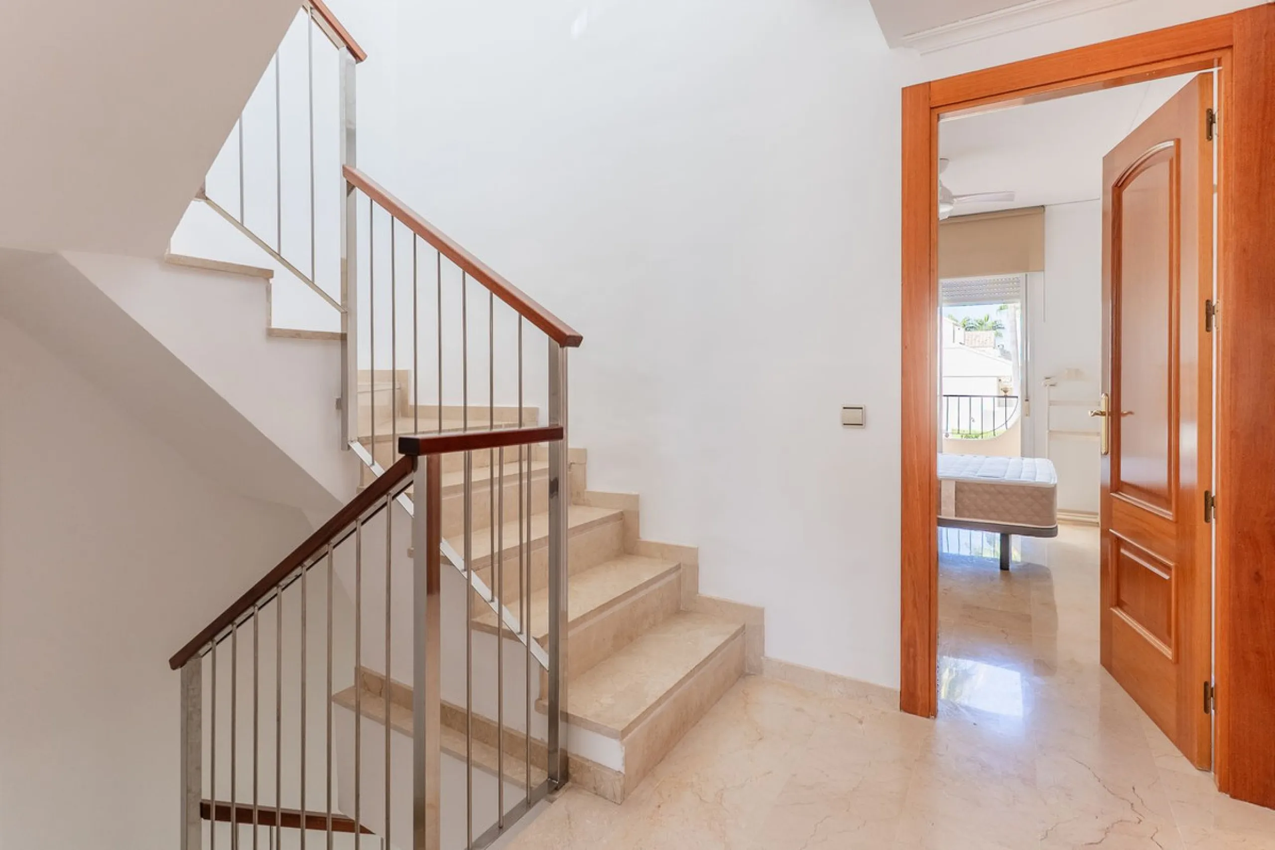 Beautiful townhouse located in the prestigious area of El Rosario, on the beachfront.
