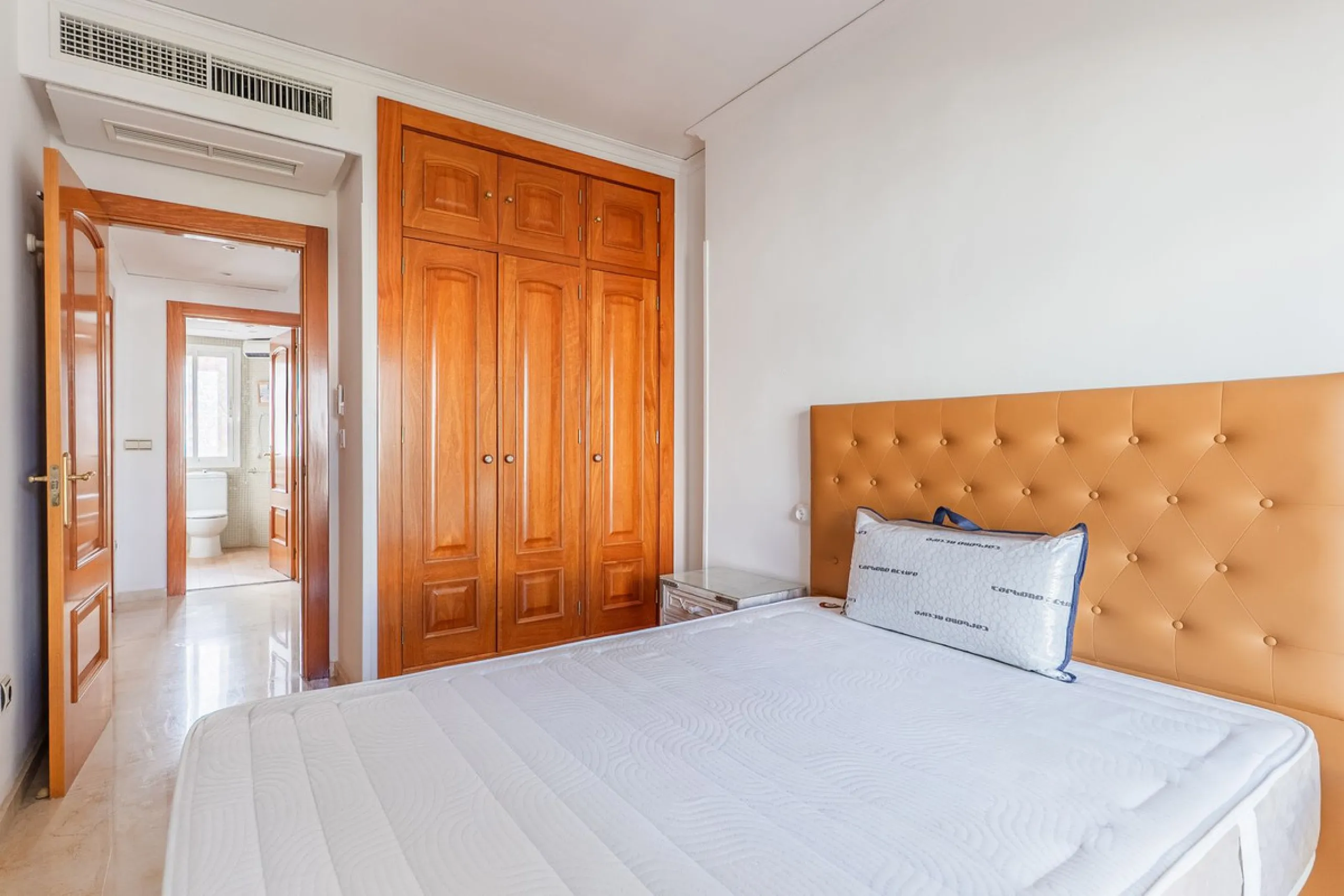 Beautiful townhouse located in the prestigious area of El Rosario, on the beachfront.