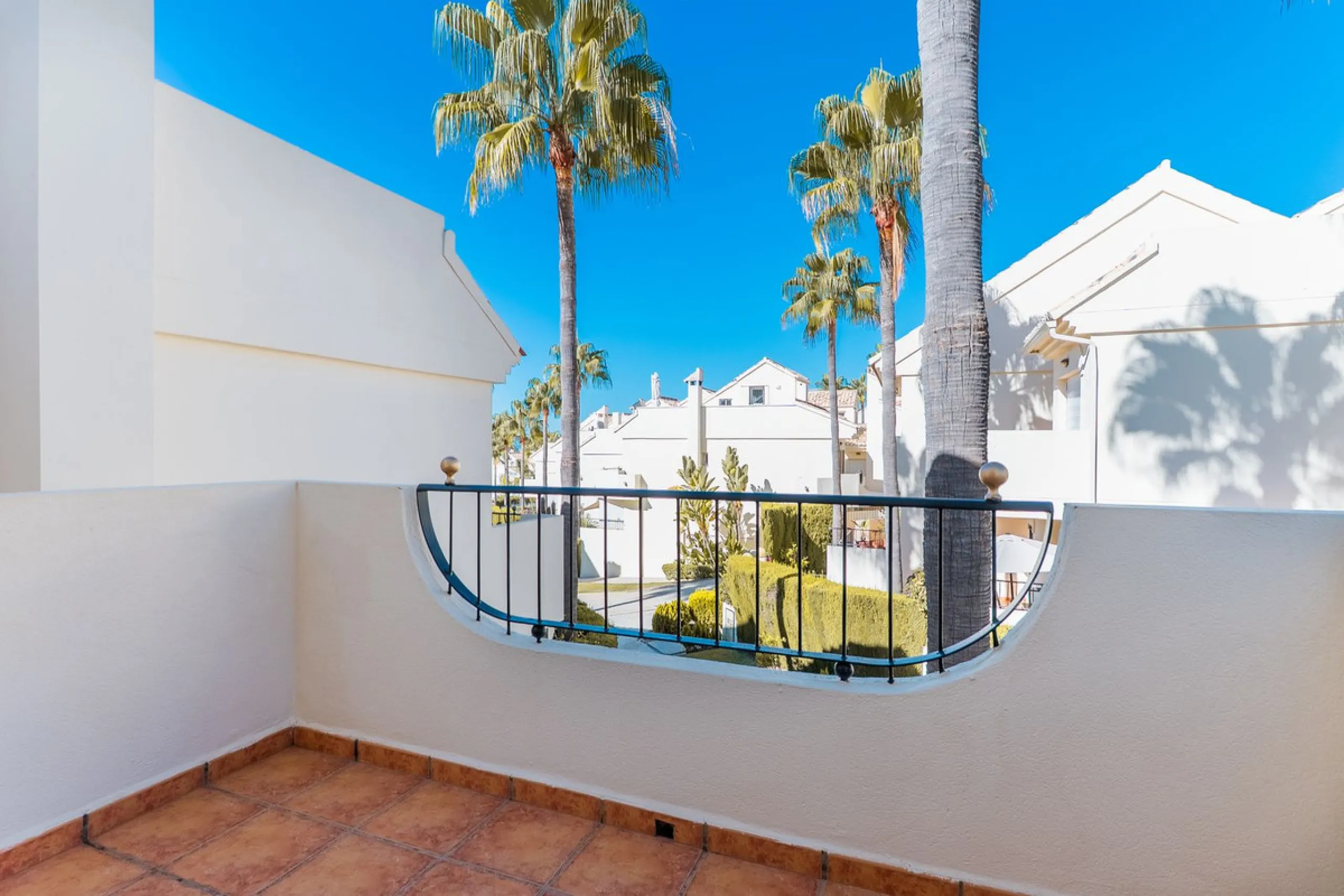 Beautiful townhouse located in the prestigious area of El Rosario, on the beachfront.