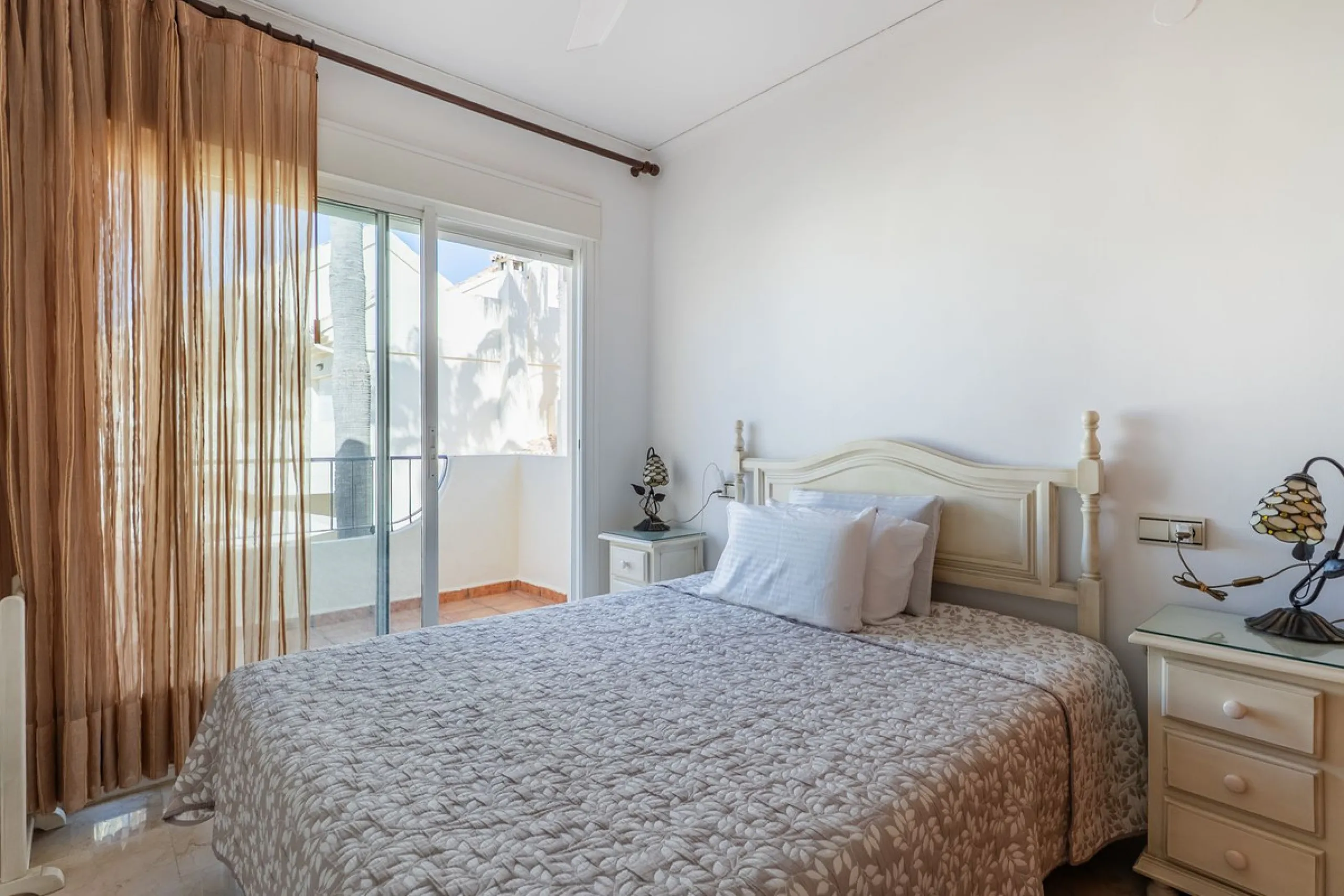 Beautiful townhouse located in the prestigious area of El Rosario, on the beachfront.
