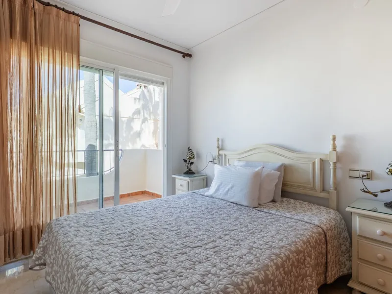 Beautiful townhouse located in the prestigious area of El Rosario, on the beachfront.